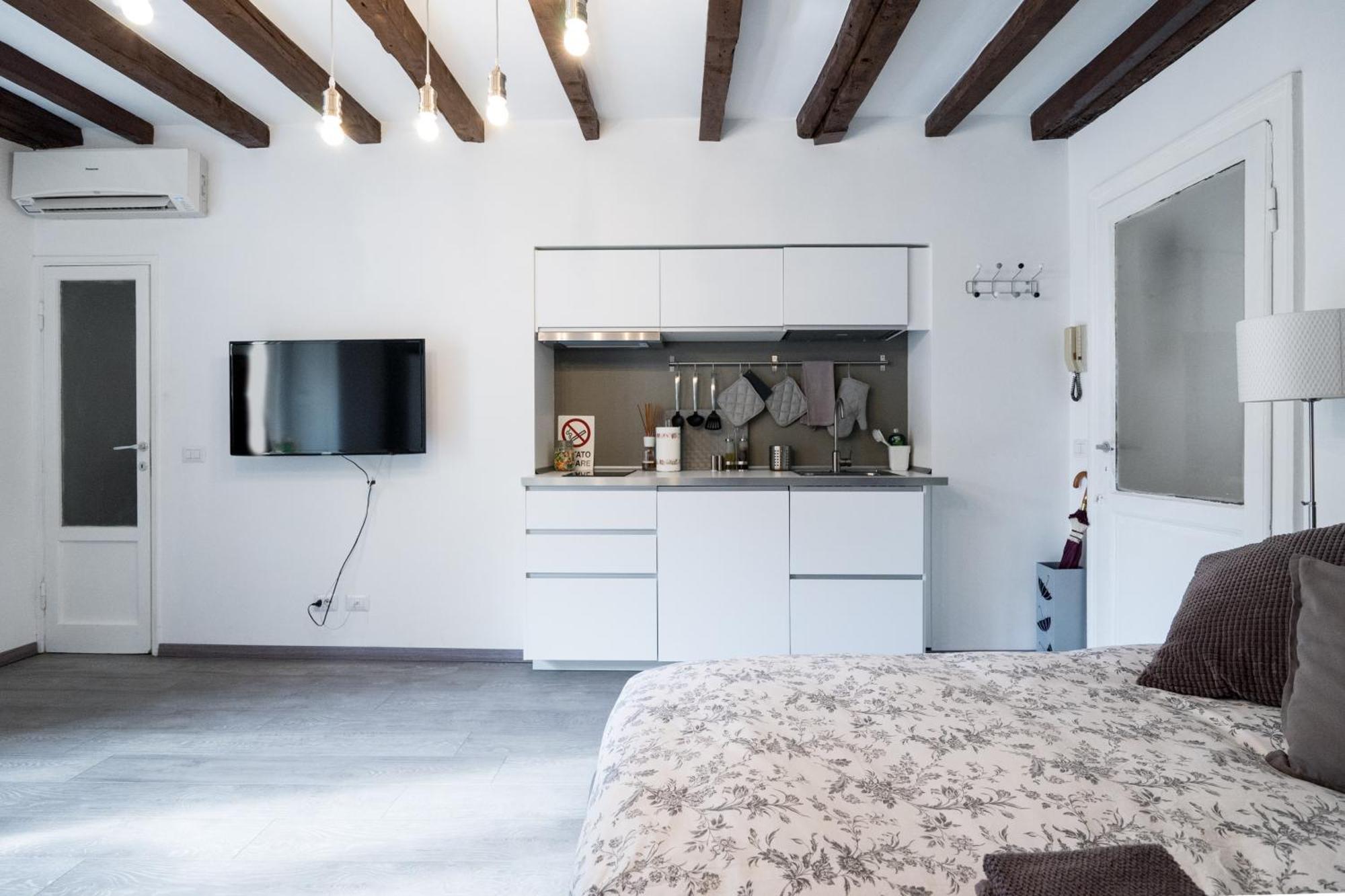 Navigli - Vigevano 45 & Casale 3A Studios Milano Værelse billede